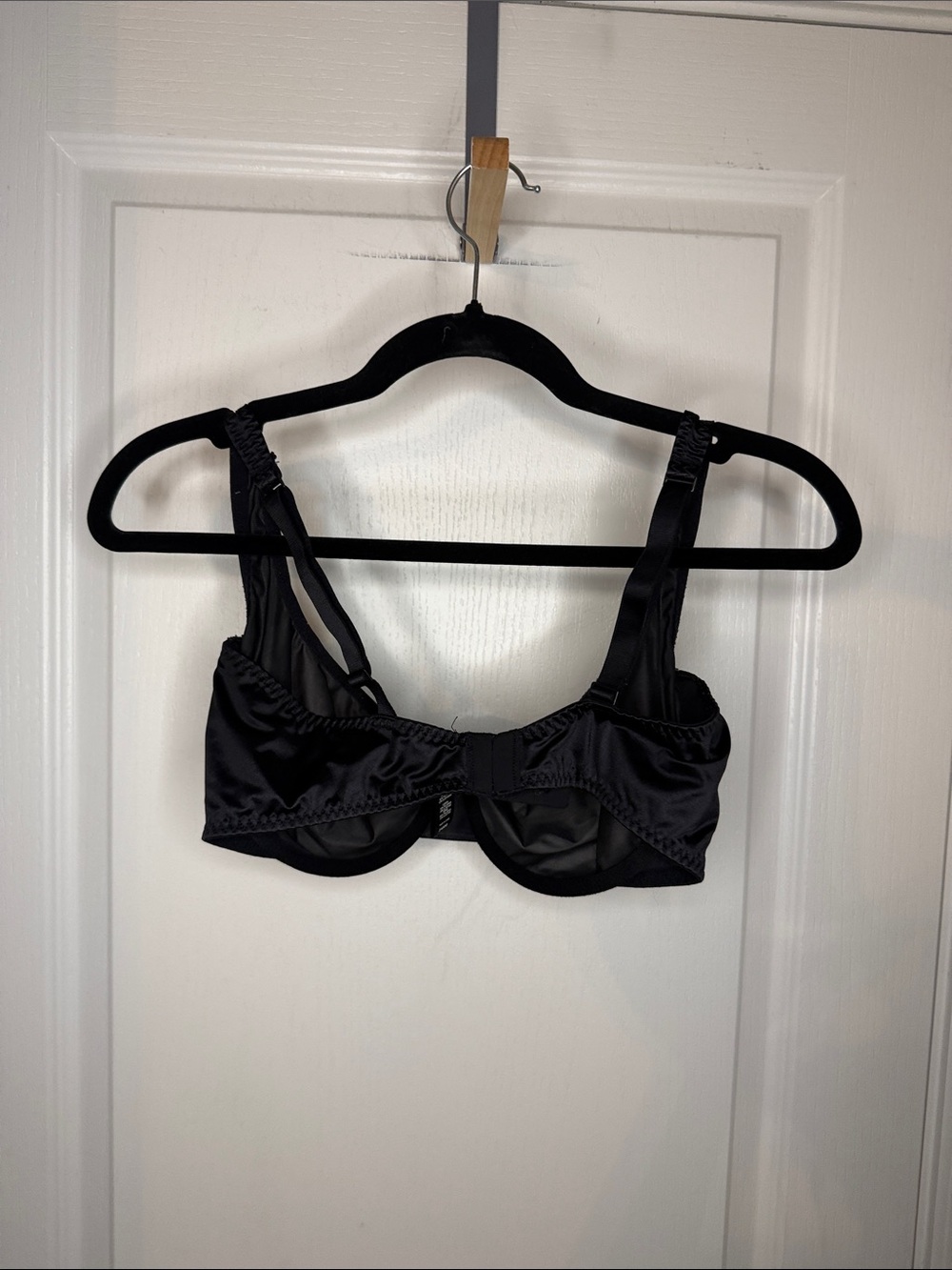 SKIMS Black Satin Underwire Bra with Wide Straps - Picture 5 of 5